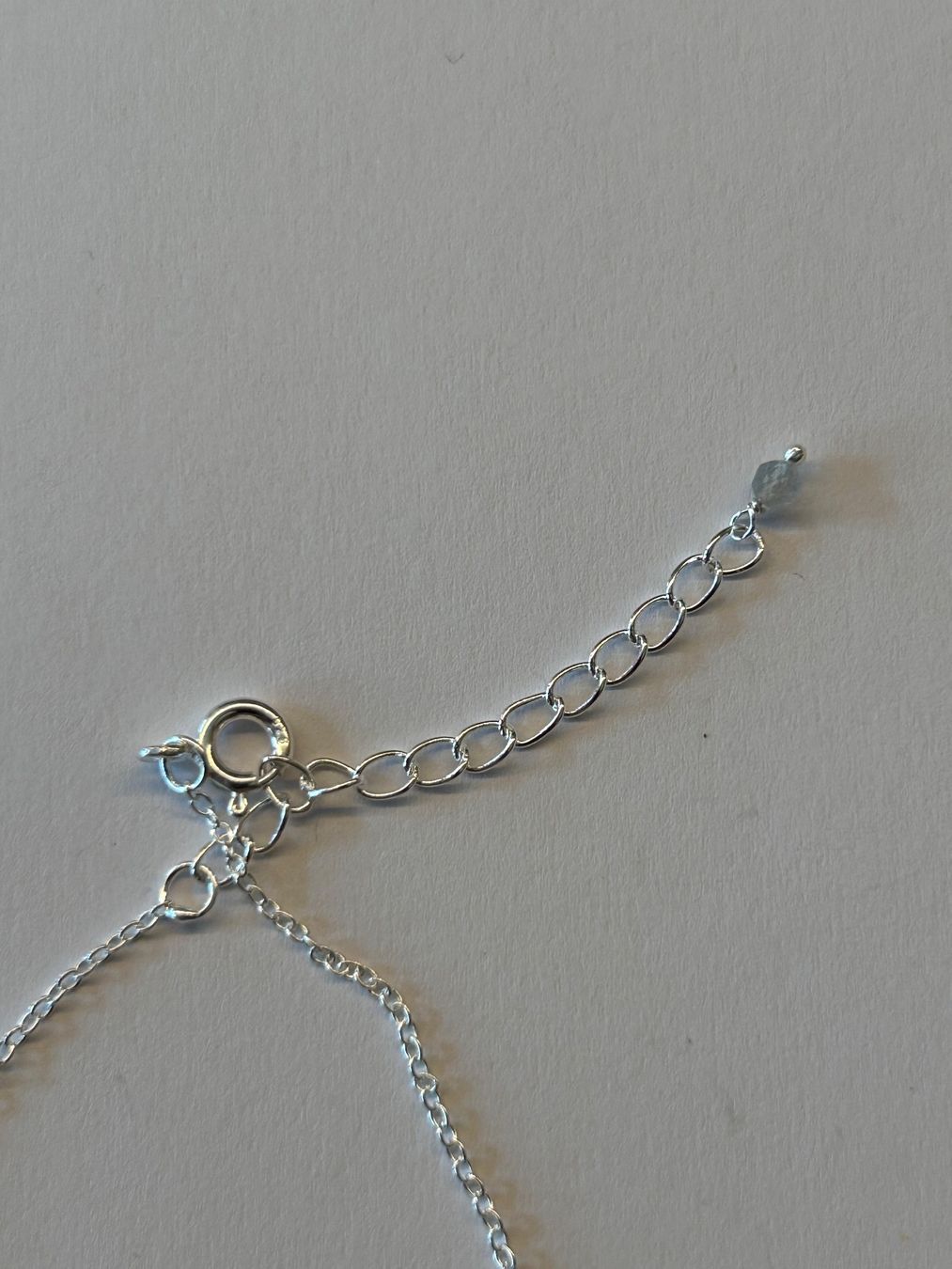 Armbänder & -reifen: Armband aus Sterling Silber & facettiertem Labradorit silber – Neu und originalverpackt aus Innertkirchen von Glatthard-Interior 1