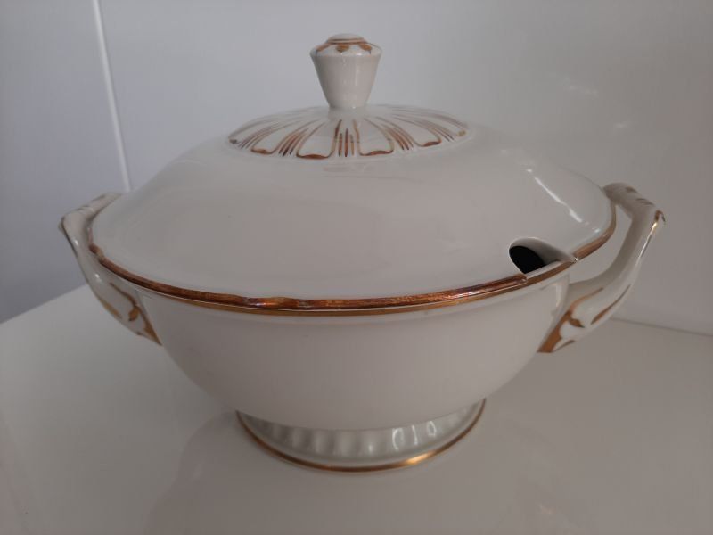 Schalen: Suppenschüssel mit Deckel – Gebraucht aus Oberengstringen von fru_9b92