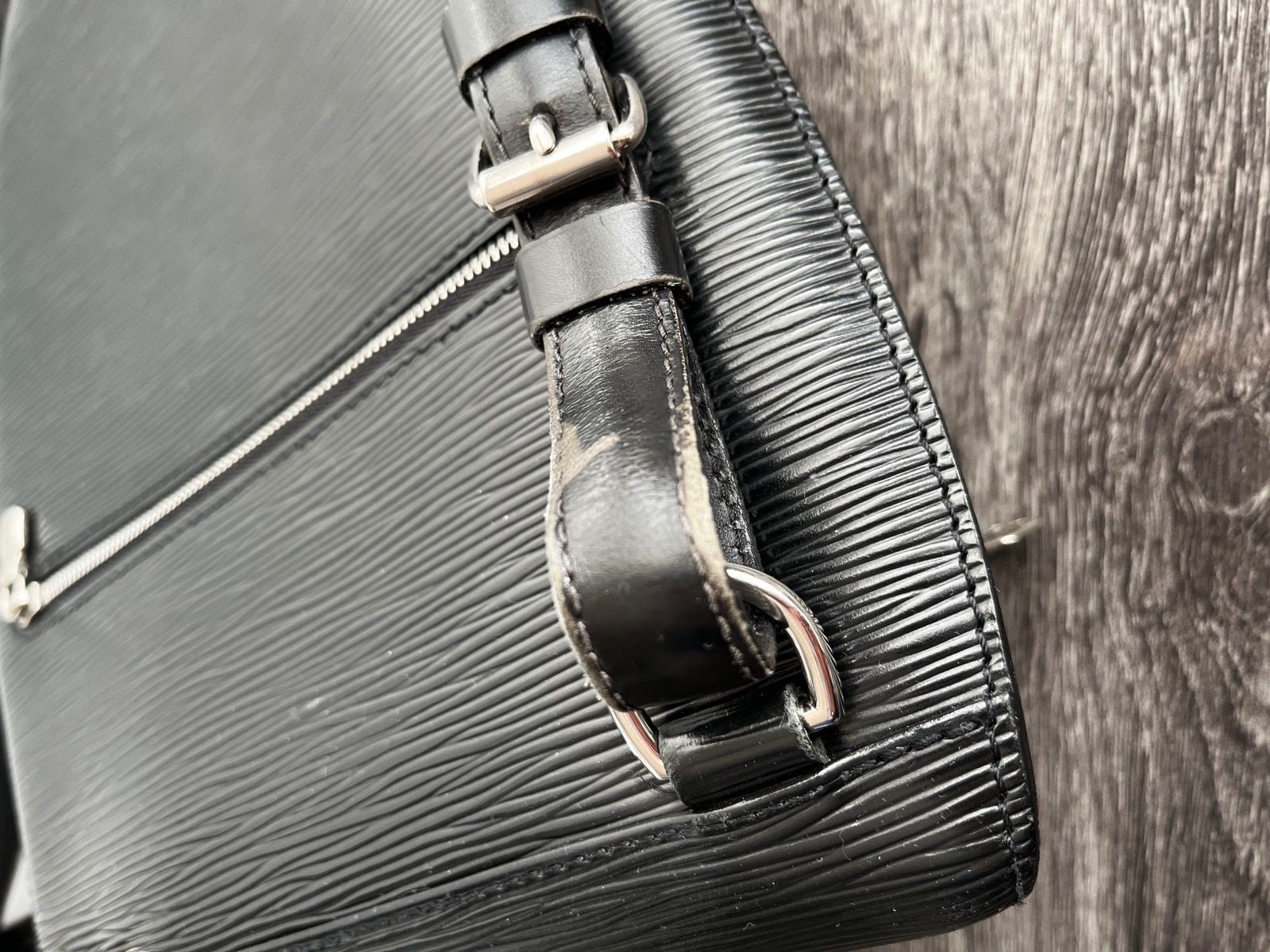 Louis Vuitton Zaini: Louis Vuitton Sac à dos Mabillon en cuir Epi – Usato da La Plaine venduto da Biliblue 8