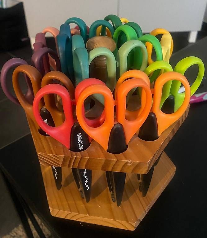 Tutti gli attrezzi: Ciseaux de bricolage – Usato da Chemin venduto da Sophiepittier