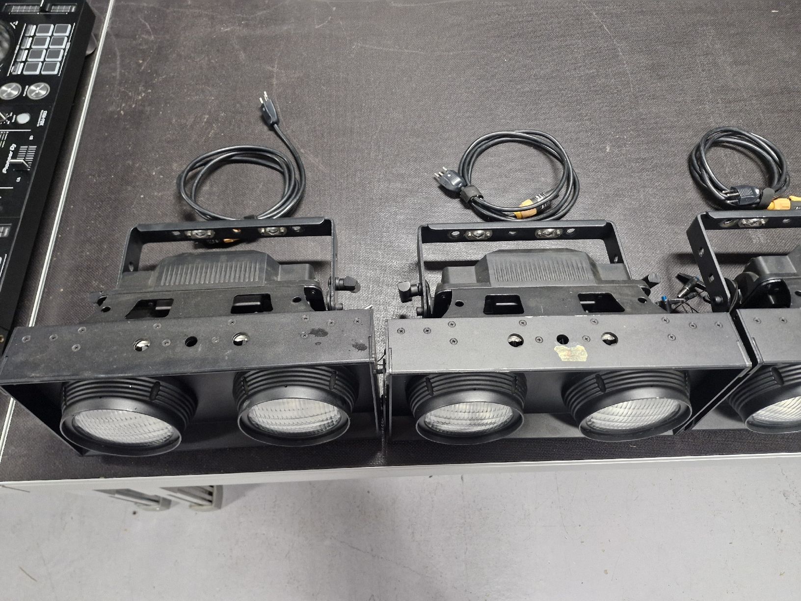 Lampade: 6x Briteq BT Blinder 2 IP mit Case und Netzkabel – Usato da Arbon venduto da HD1903 5