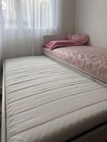 Bett mit Unterbett und Schubladen