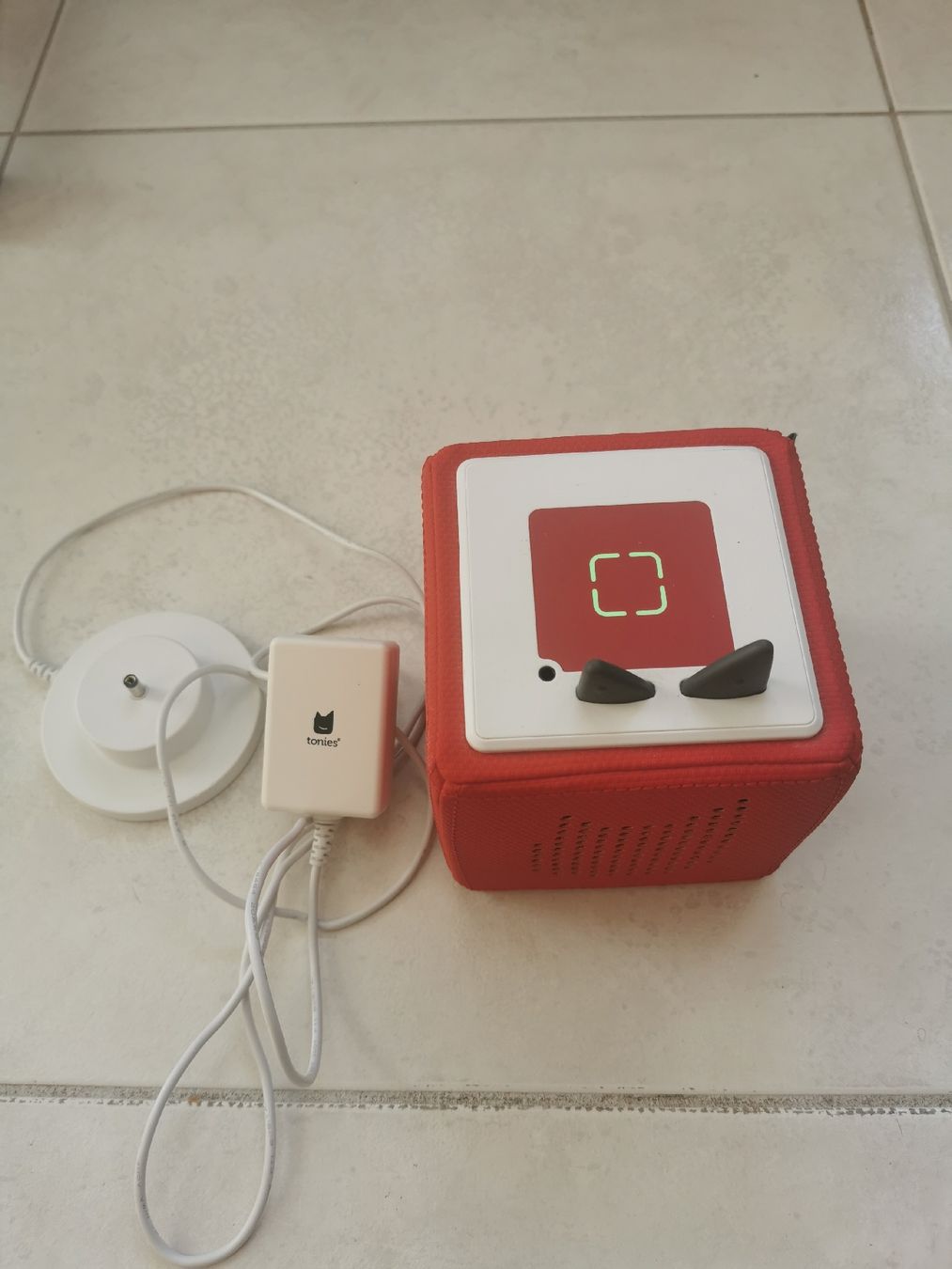 Tonies Giocattoli: Rote Toniebox mit Ladestation – Usato da Brunnen venduto da JJaime 1