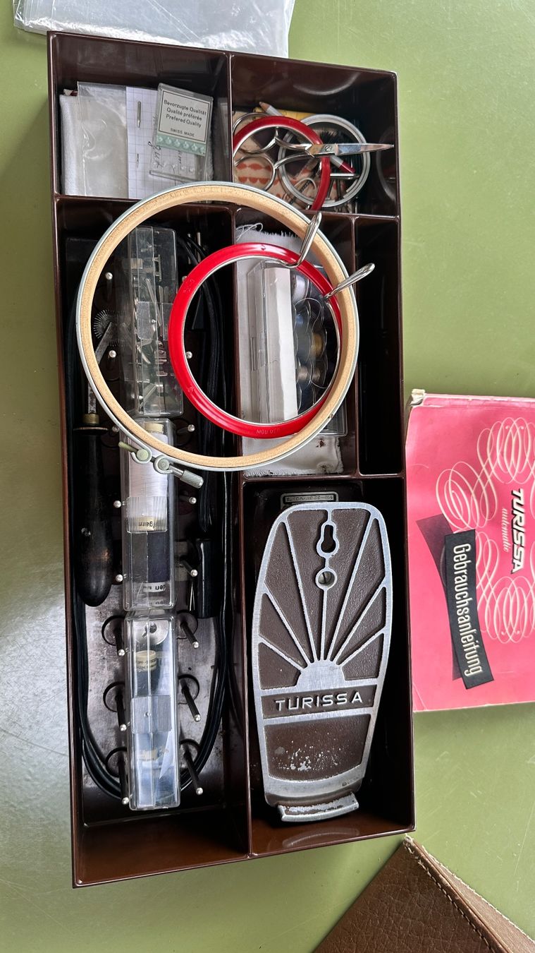 Machines à coudre: TURISSA Automatic – D'occasion à Regensdorf par Powershift2 4
