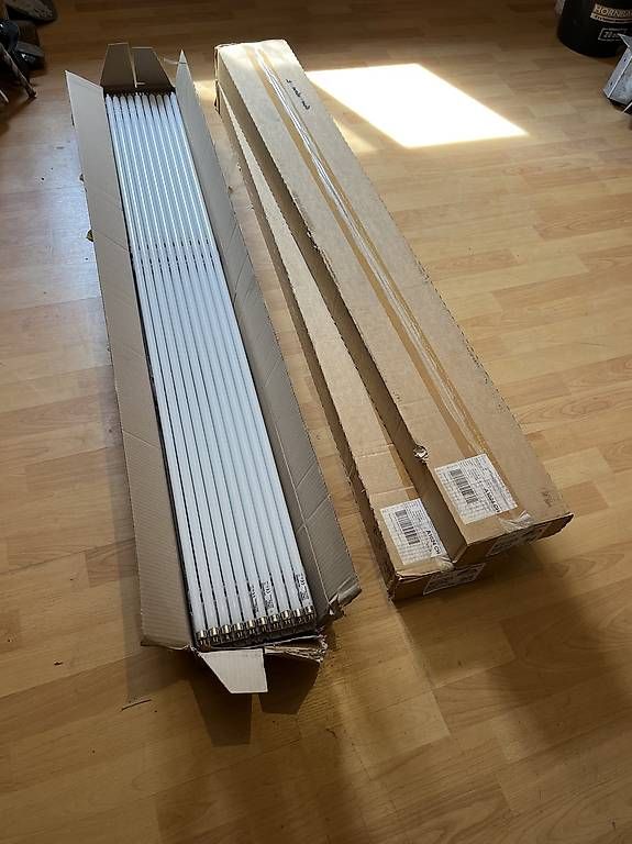 Lampes: Tubes fluorescents LUMILUX Cool White  – D'occasion à Evionnaz par viv_6fwl