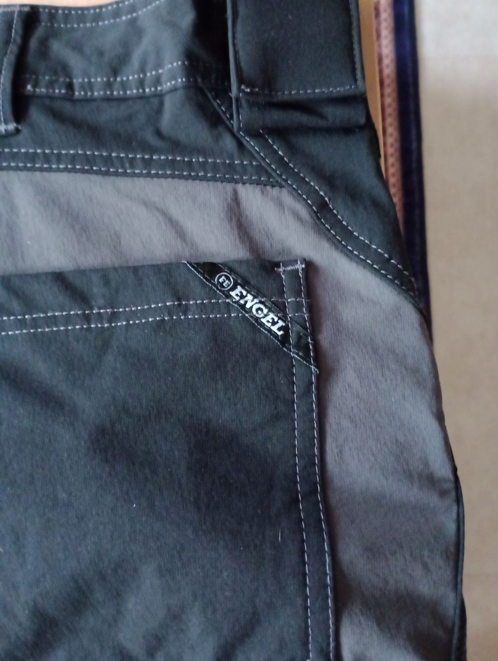 Pantaloni: Arbeiterhose grau-schwarz, Grösse 52, mit Knieschoner – Usato da Marbach LU venduto da antanarivo 7