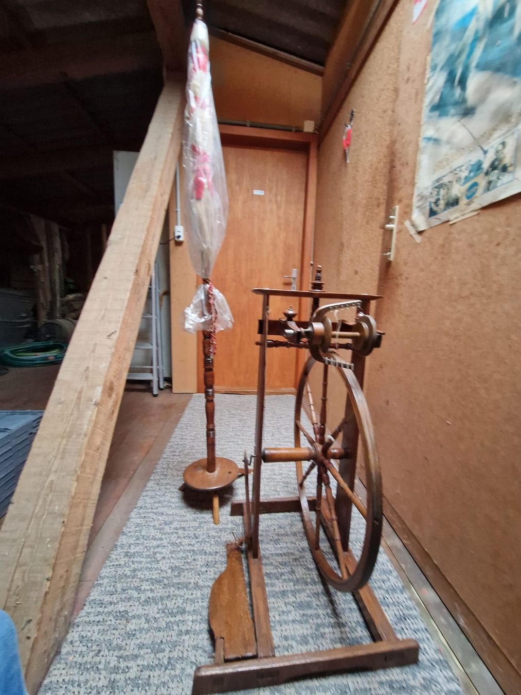 Ruote per filare: Antikes Spinnrad – Usato da Utzenstorf venduto da mawy98 1