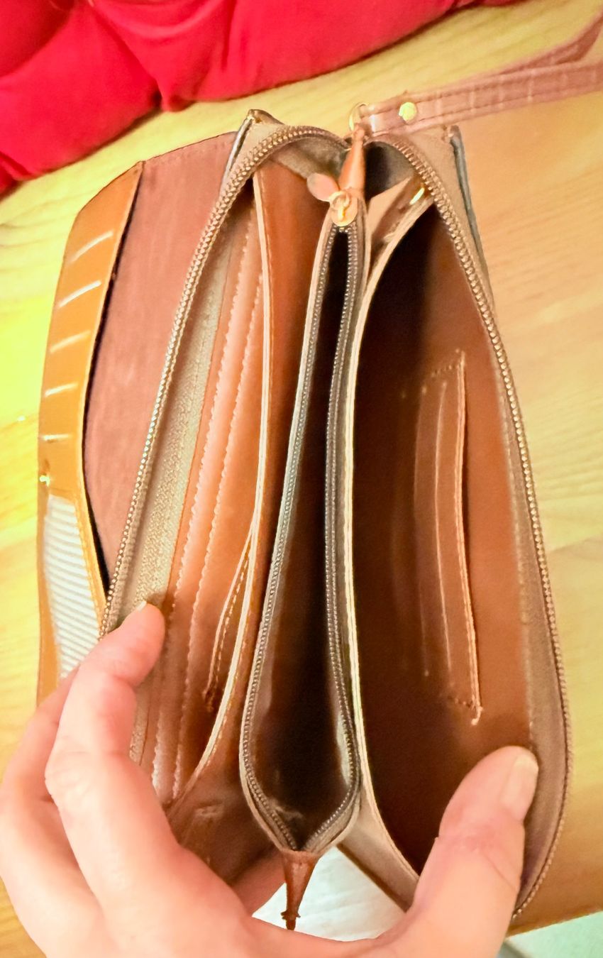 Portemonnaie: • Portemonnaie / Clutch • – Gebraucht aus Basel von mendoza13 2