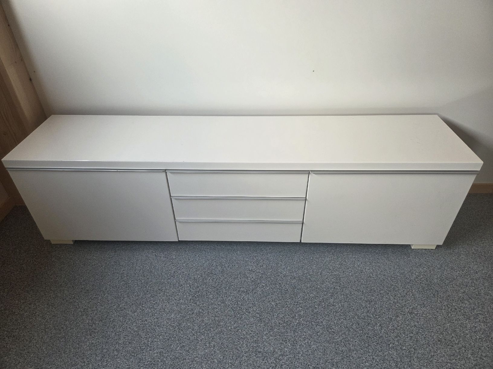 Ikea TV Möbel: TV Möbel - weiss - Ikea - top Zustand! – Gebraucht aus Bassersdorf von Buzzurro