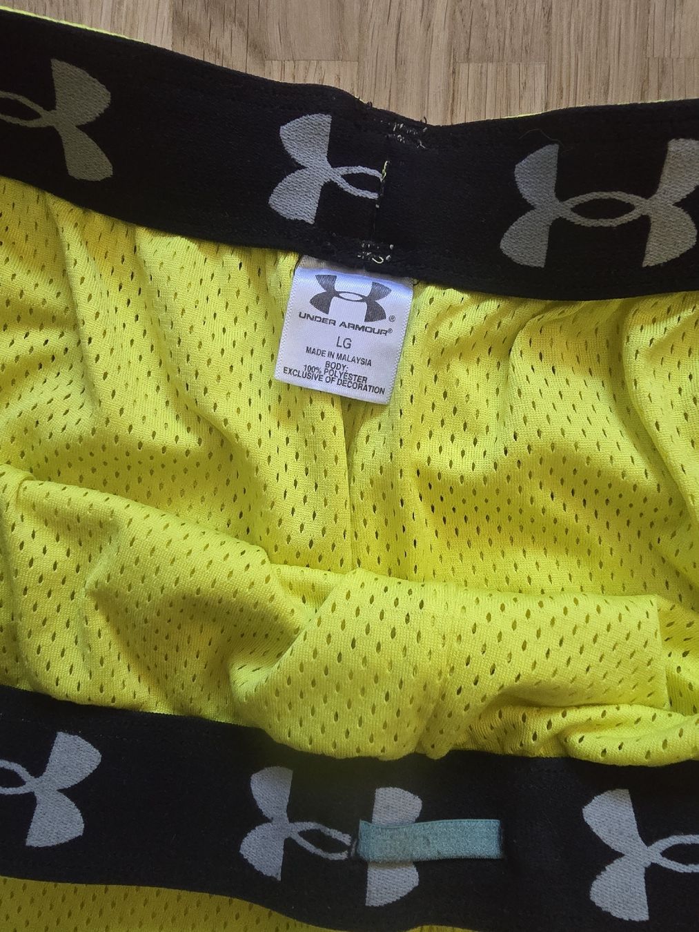 Under Armour Hosen: Short Under Armour Jaune Fluo, Taille L, État Impeccable – Gebraucht aus Mont-sur-Lausanne von Didinho 2