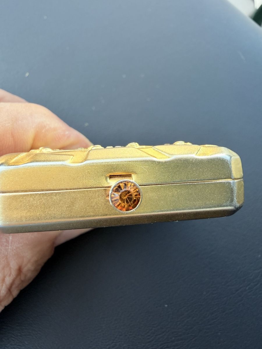 Estée Lauder Make-up: Poudrier Estee Lauder VINTAGE doré girafes strass – Difettoso da Courgevaux venduto da auxtrouvailles 1