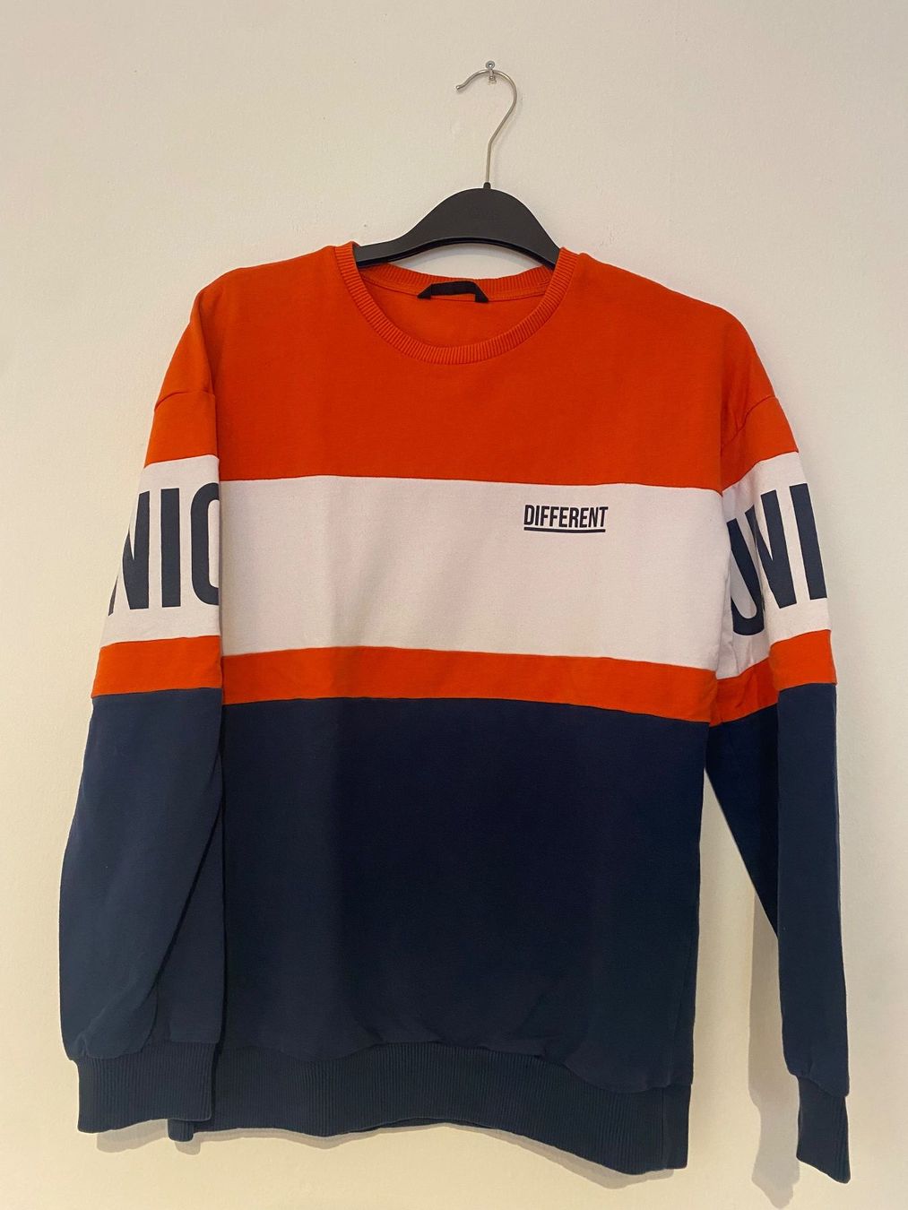 Maglioni & Felpe: Blau/roter Pulli (Grösse S) – Usato da Basel venduto da vul_ws96
