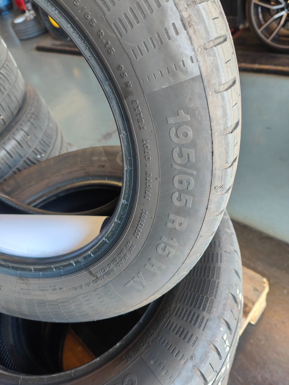 Continental Pneumatici & Ruote complete: 195/65 R15 Sommerreifen – Usato da Oberengstringen venduto da Reifen-Lagerverkauf 2