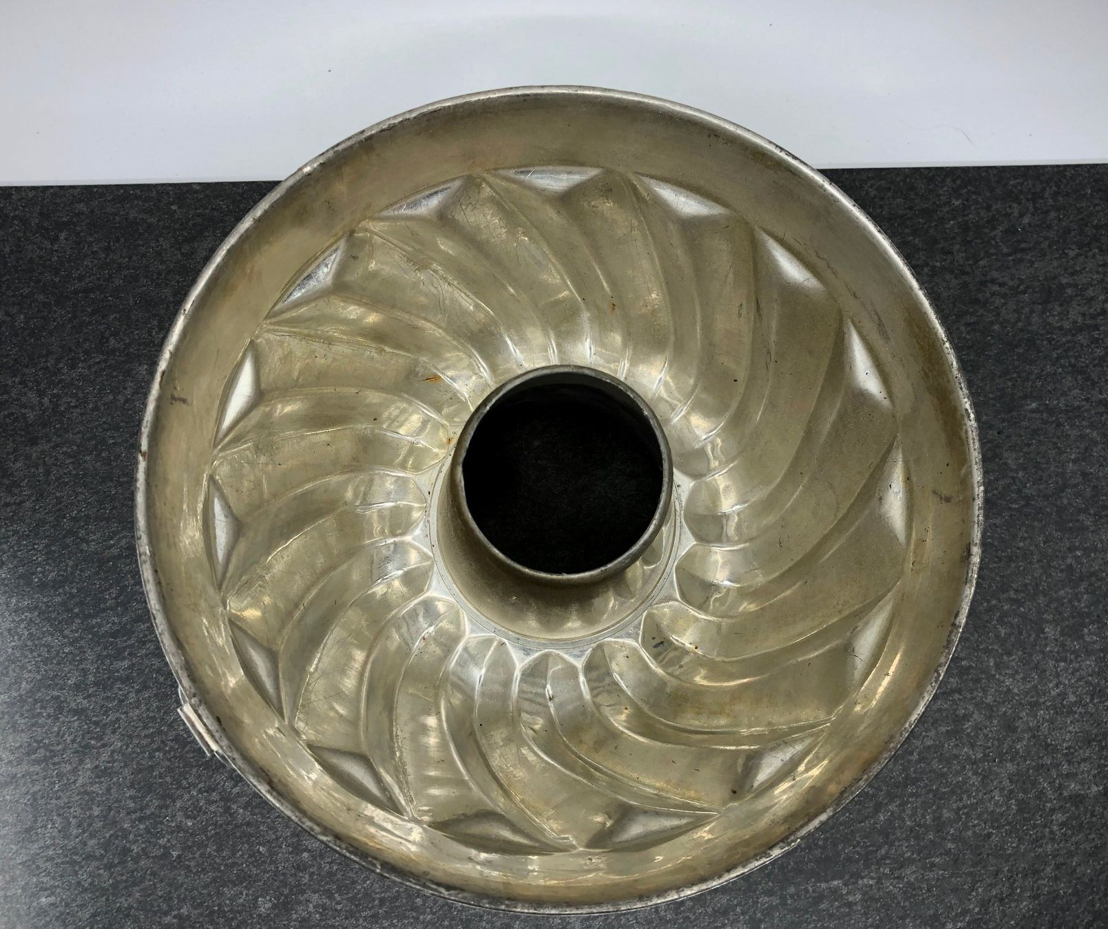 Backformen: Antike Gugelhopf-Form, evtl. auch als Deko oder Blumentopf – Gebraucht aus Arisdorf von Liquidus 5
