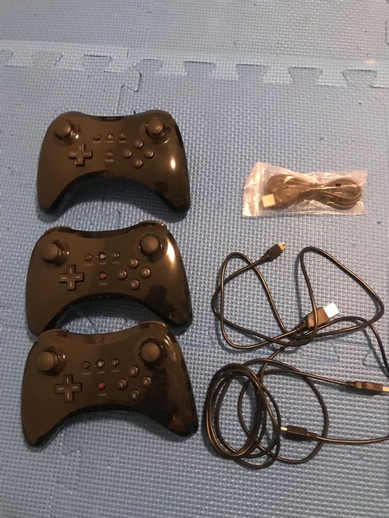 3x Wii U wireless pro Controller mit Ladekabel Kaufen auf Ricardo