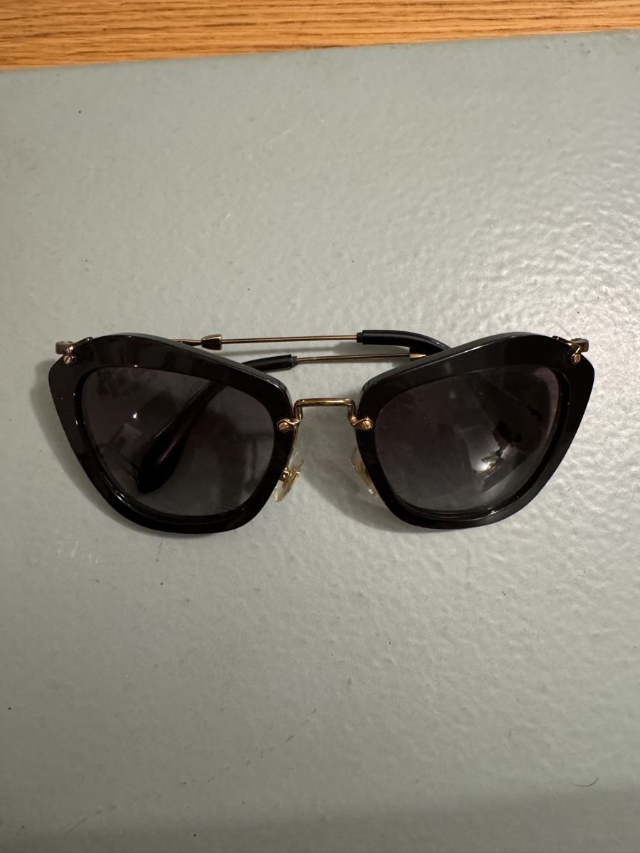 Miu Miu Brillen & Gläser: Sonnenbrille von Miu Miu – Gebraucht aus Staufen von SchoenGut