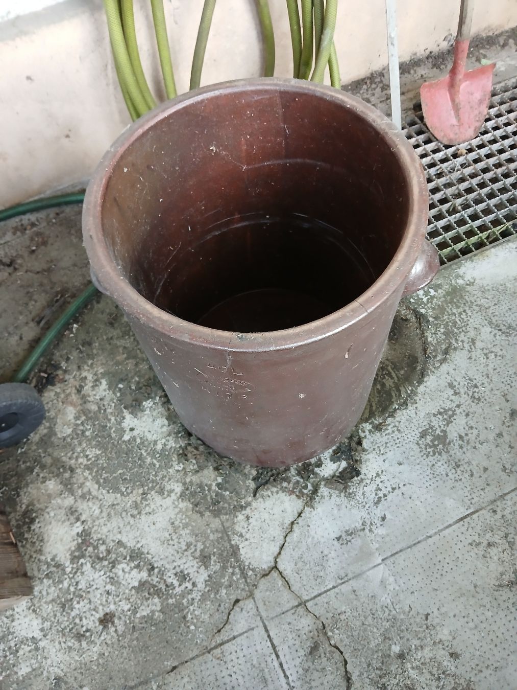 Pentole: Steinguttopf, 40L, Schaffhausen, mit Holzdeckel, Top. – Usato da Langenthal venduto da Egro50 9