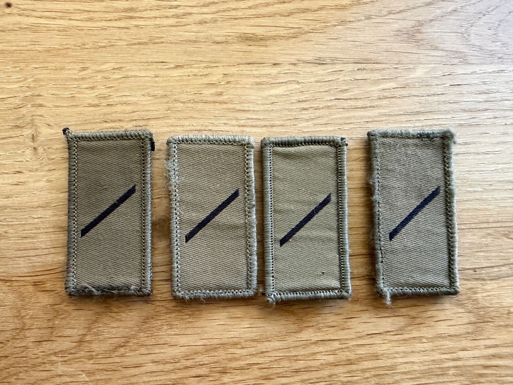 Armée suisse Uniformes: Gradabzeichen Soldat Schweizer Armee – D'occasion à Riehen par Kpl_Oberloescher