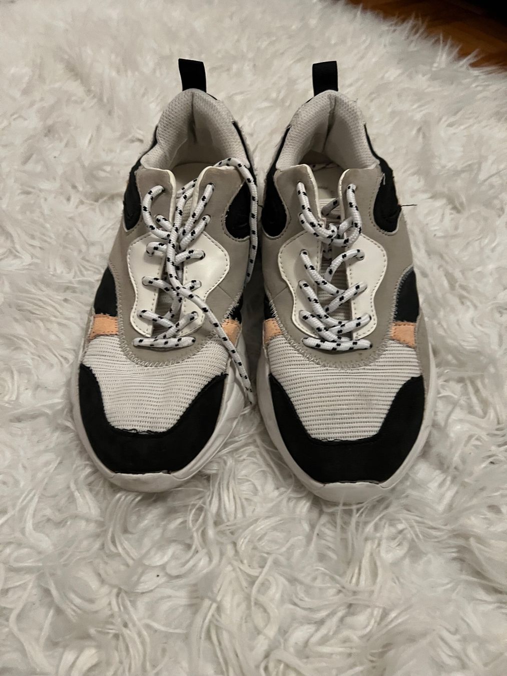 Scarpe da donna: Baskets tendance beige et noires, pointure 38 – Usato da Lausanne venduto da arm_7t8p 2