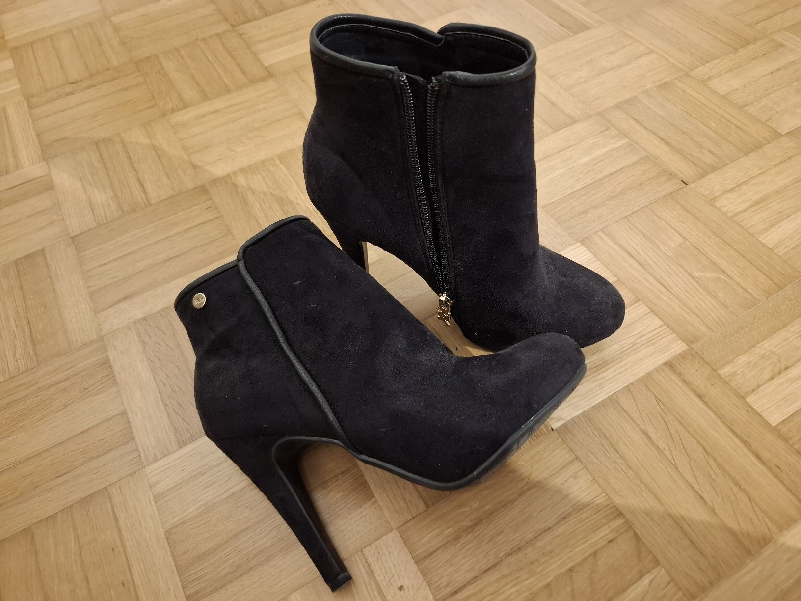 Scarpe da donna: Schwarze Stiefeletten mit Absatz, Gr. 36 – Usato da sissach venduto da maa_57j5 1