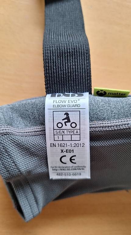 Protezioni & Imbottiture: Ellbogenprotektoren IXS Flow Evo – Usato da Egolzwil venduto da Kaufis 1
