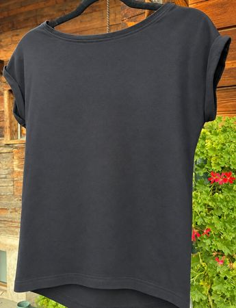 T-shirt noir à manches courtes
