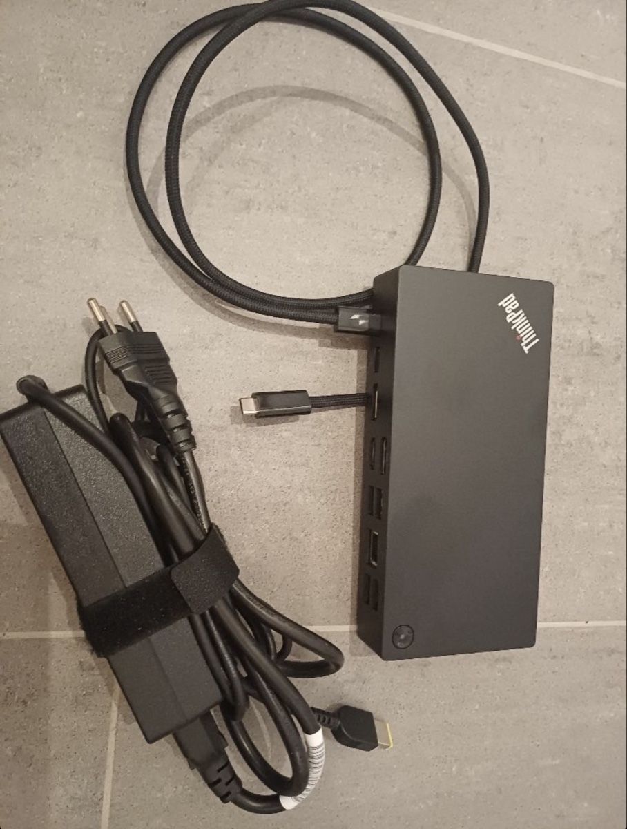 Lenovo Docking station: Lenovo Thinkpad Universal Dockingstation 40AY – Usato da Mammern venduto da elhookador