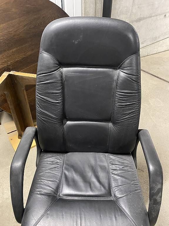 Chaises: 2 sièges à roulettes – D'occasion à BOREX par ProjectA 1