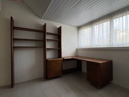 Bürotisch mit passenden Regalsystem