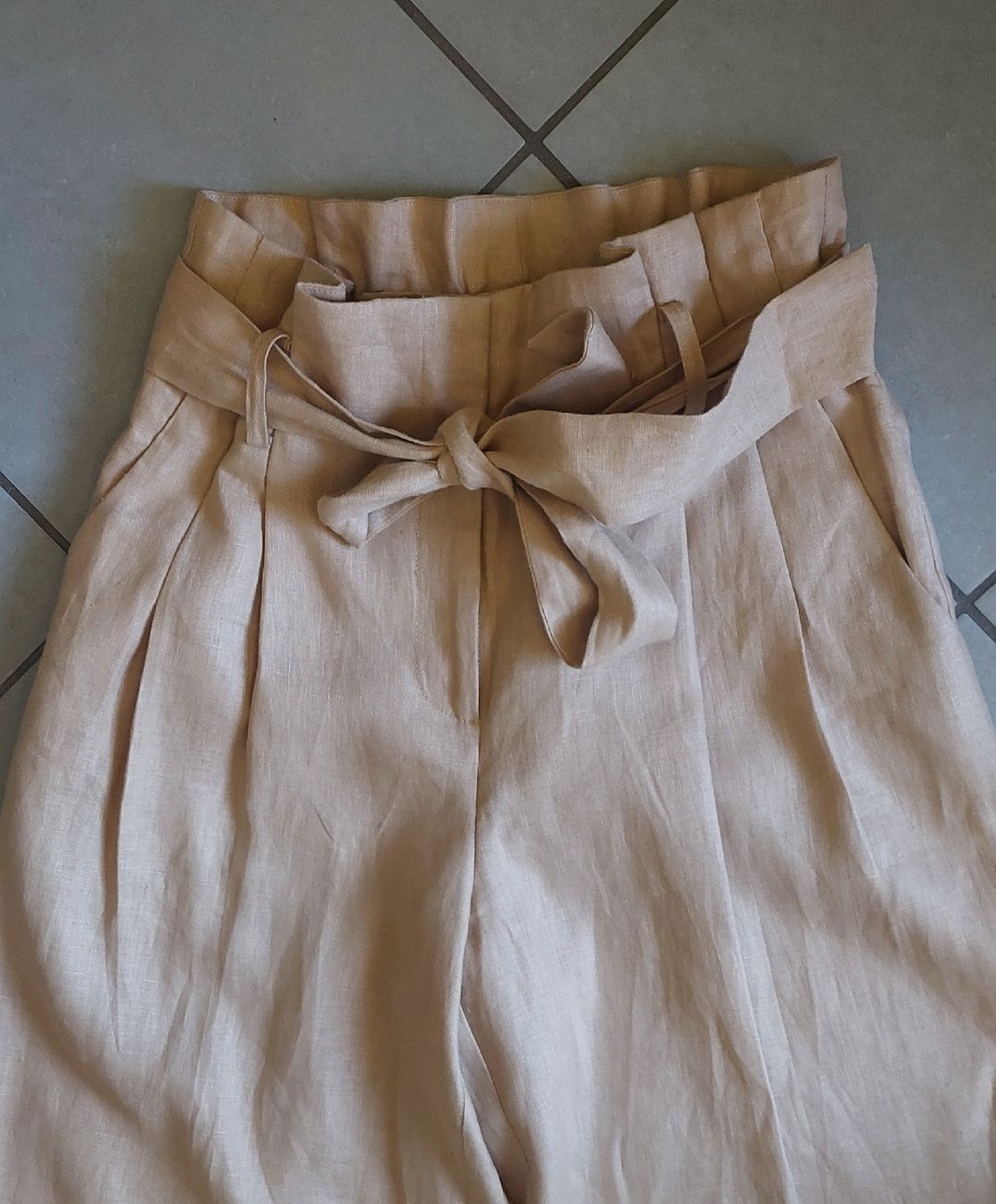 Hosen: Pantalon en lin beige – Neu und originalverpackt aus Plan-Les-Ouates von Lolothebest 1