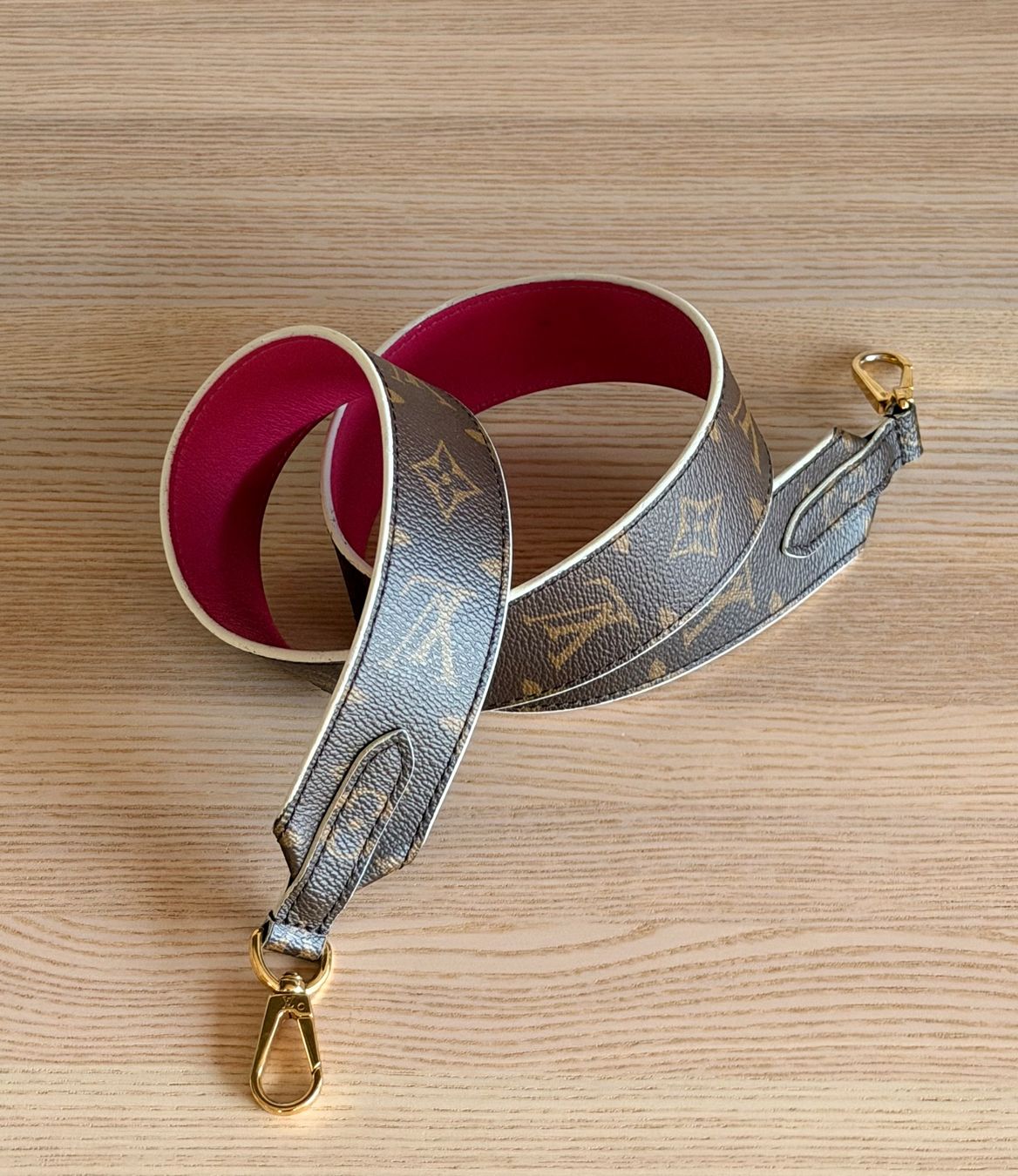 Louis Vuitton Altro in  Abbigliamento & Accessori: Louis Vuitton Schulterriemen – Usato da Reinach AG venduto da gab_8s7m 6