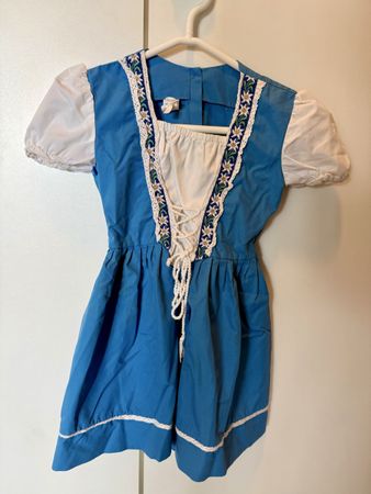 Blaues Kleid mit Edelweiss