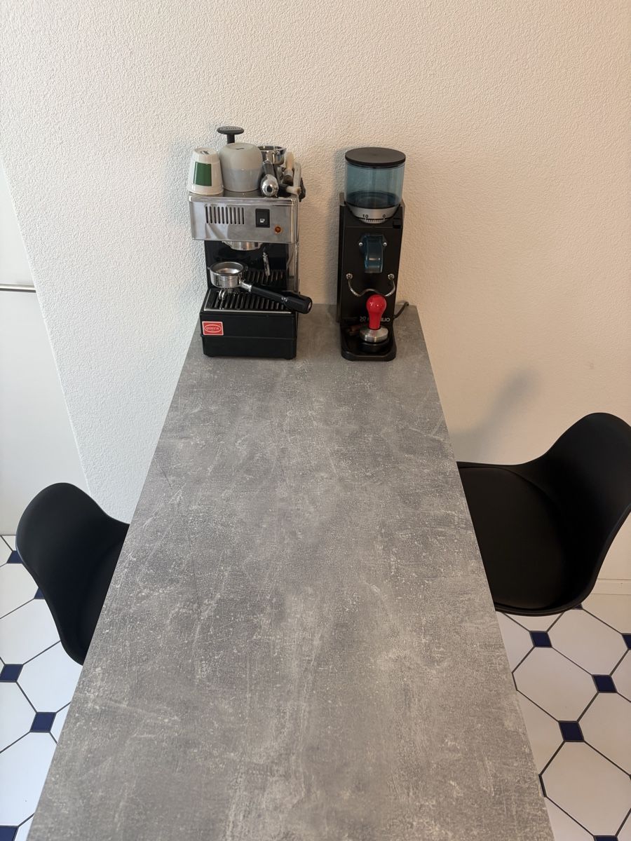 Tables: Stehtisch mit 2 Barhockern – D'occasion à Zürich par ale_mjb2 2