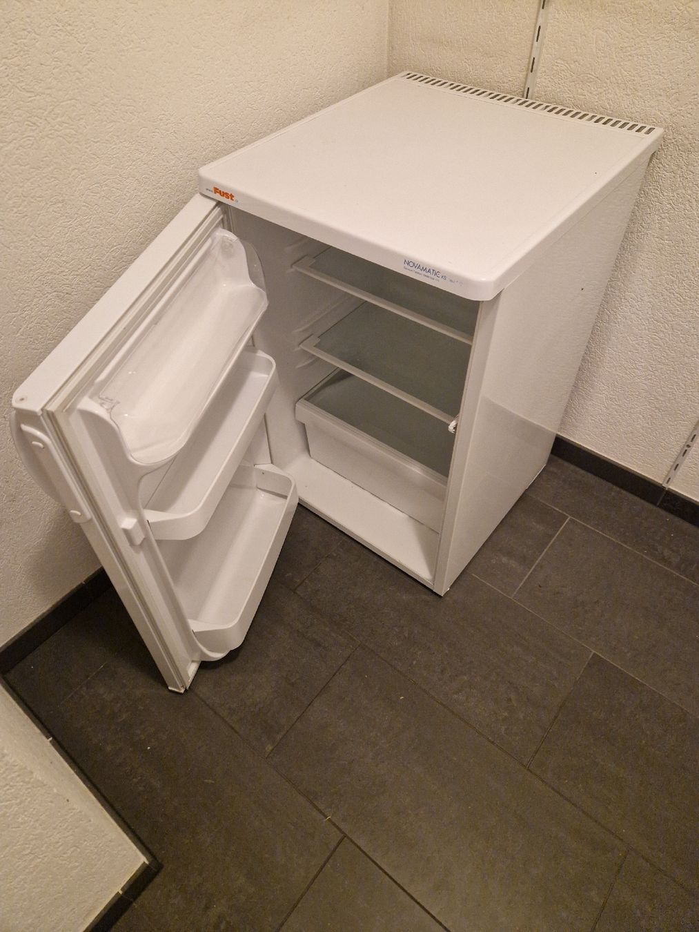 Kühlschrank: Frigo Novamatic 160L – Gebraucht aus Berolle von fav_6kdg