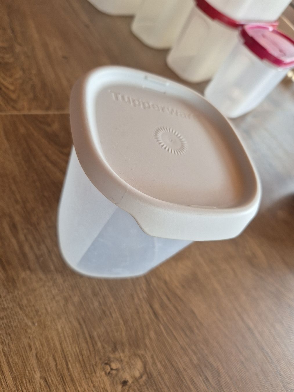 Tupperware Contenitori & Simili: Tupperware One Touch Behälter – Usato da Wynigen venduto da La_Talpa