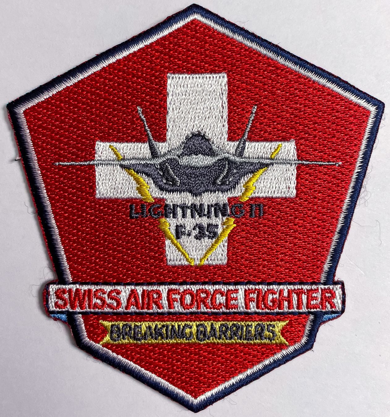 Armée suisse Insignes: Schweizer Luftwaffe F-35A Patch braking barriers – Neuf (Voir description) à Bern par mercandante