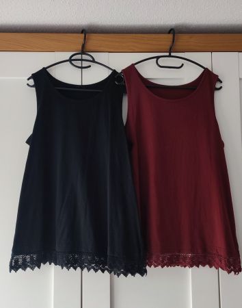 2 Tops mit Spitzenbesatz, BW, schwarz & bordeaux, Gr L