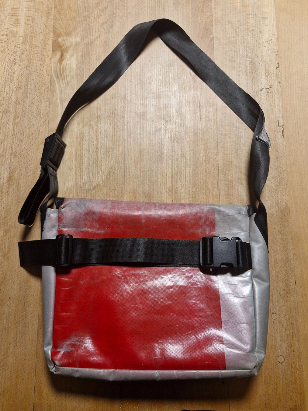 Freitag Taschen: Rot/Graue Freitag Top Cat Tasche, Gebraucht – Gebraucht aus Wiesendangen von enbtracked 1