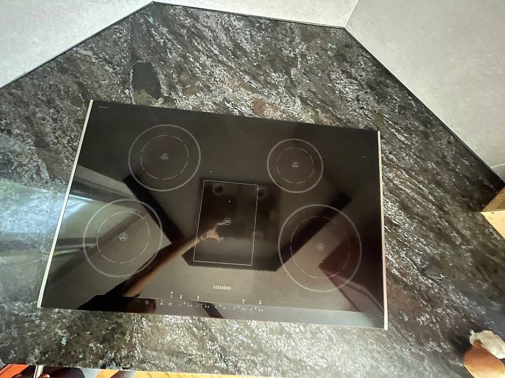Herde: Plaques de cuisson à induction Siemens – Gebraucht aus St-Légier-Chiésaz von sab_rmh2 2