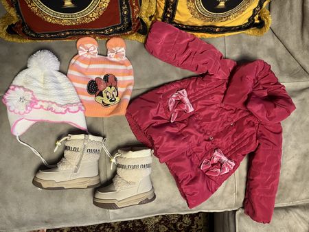 Monnalisa Winter Set, JackeGR.24M, SchuheGR.25 &Mützen!