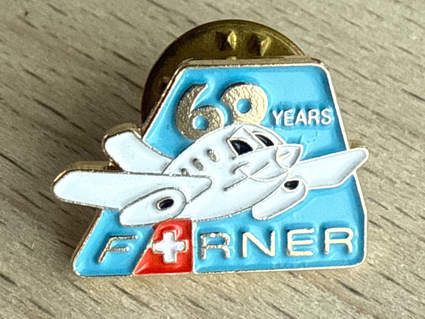 Placchette & Badge: Pin "60 YEARS" FARNER – Usato da Glattbrugg venduto da Schweigmatt