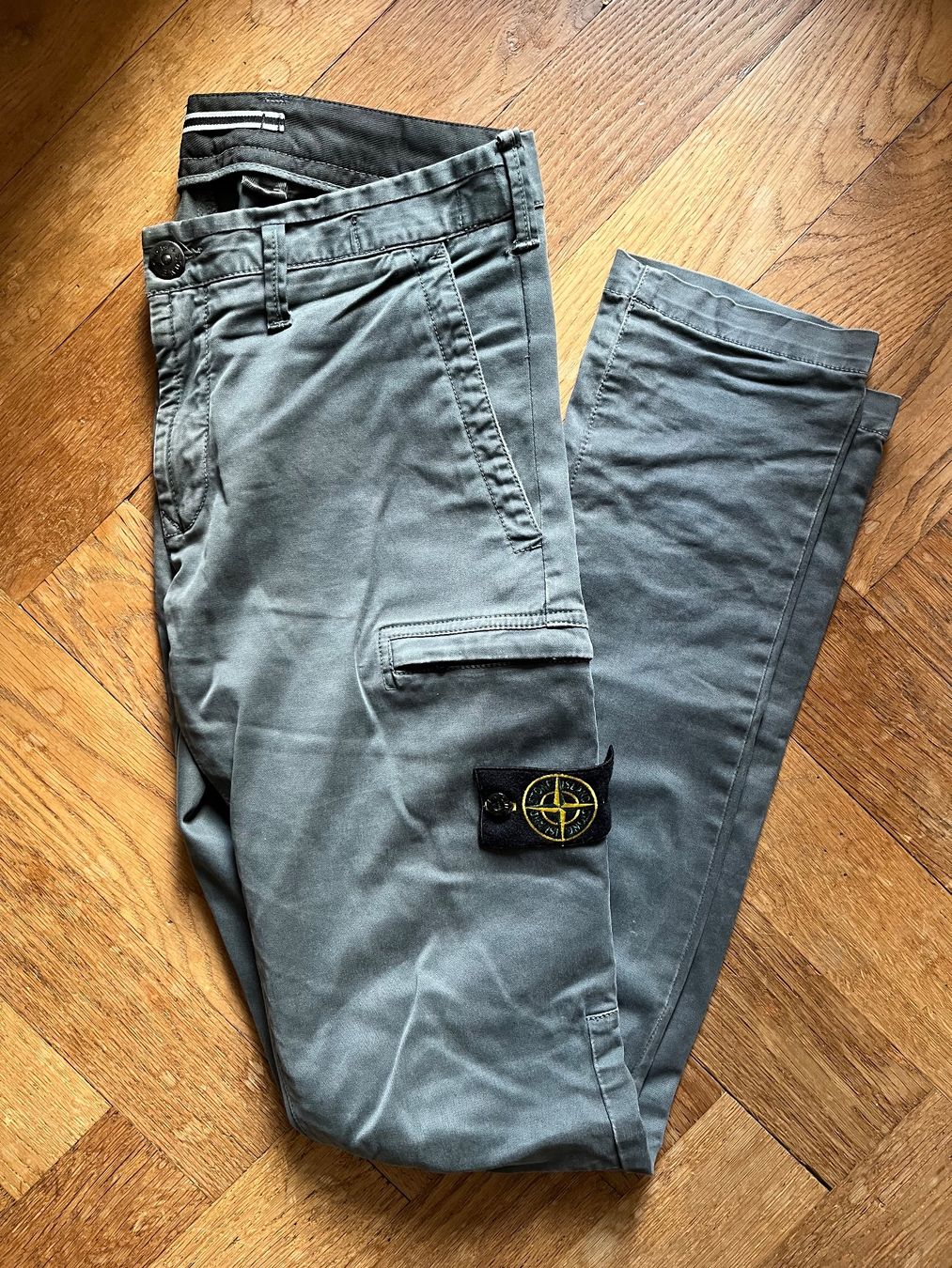 Stone Island Pantaloni: STONE ISLAND pantalon cargo SK – Usato da LAUSANNE venduto da PUMPERNICKEL3 1