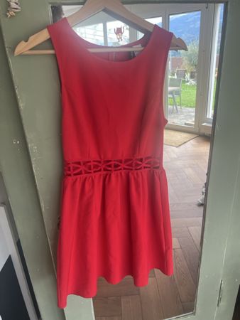 Robe courte H&M rouge taille 36 (France = 34 Suisse)