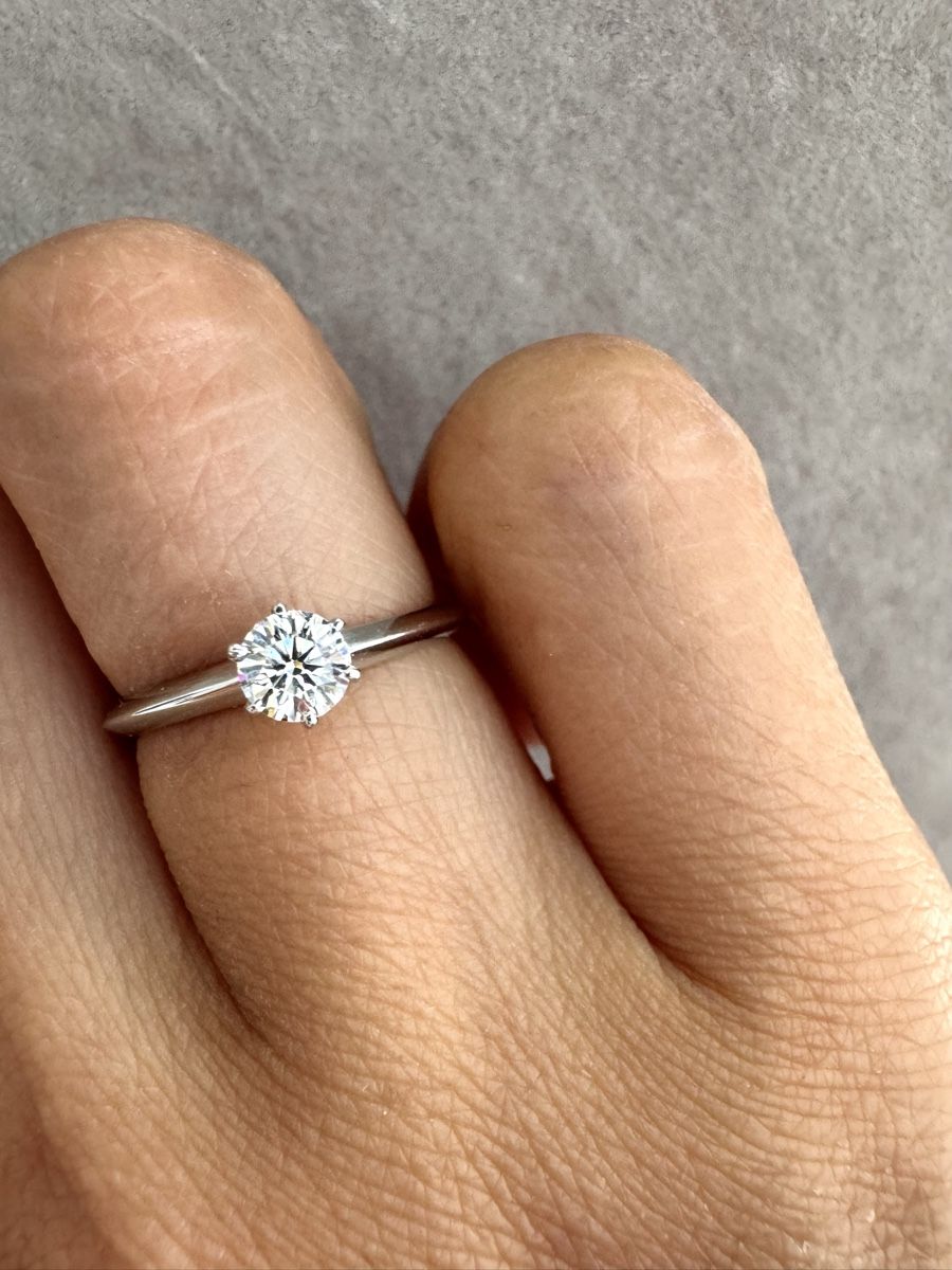 Tiffany & Co. Anelli: Tiffany & Co. Diamant Solitär Ring 0.29ct – Usato da Kriens venduto da hannaandkiko 7