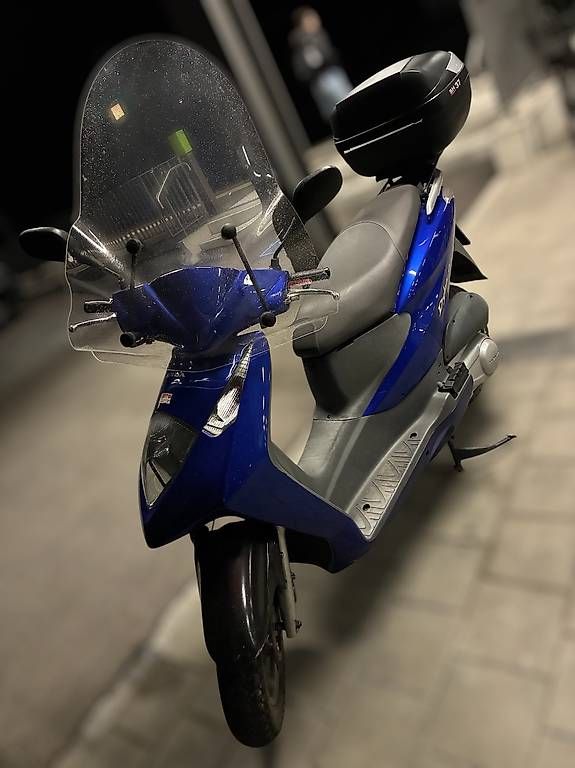 Topcase: Honda SES125 Dylan Roller mit Topcase – Usato da Grünenmatt venduto da Loewen2