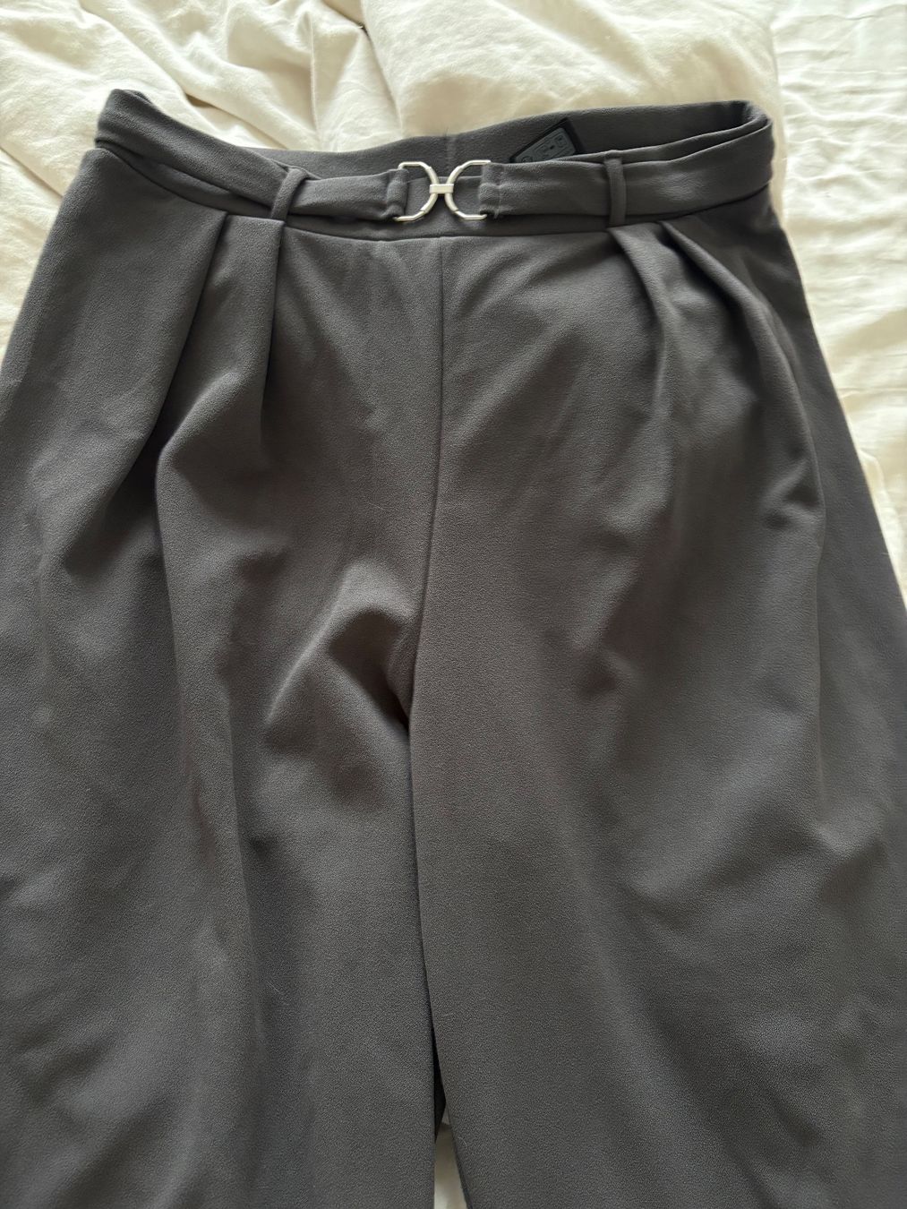 H&M Pantaloni: H&M Hose Grau Gr M – Nuovo (secondo la descrizione) da Spreitenbach venduto da yas_njl8 1