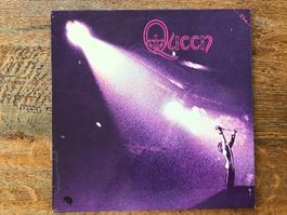 Premier album studio du groupe Queen