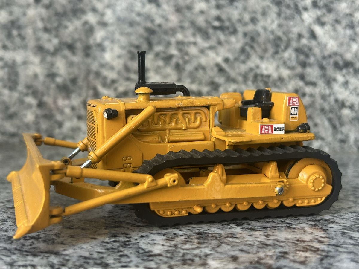 Caterpillar Kit di modellismo & Modellini statici: Caterpillar D8 K , 1:50 , Arpra – Usato da Horw venduto da Tigercat635 2
