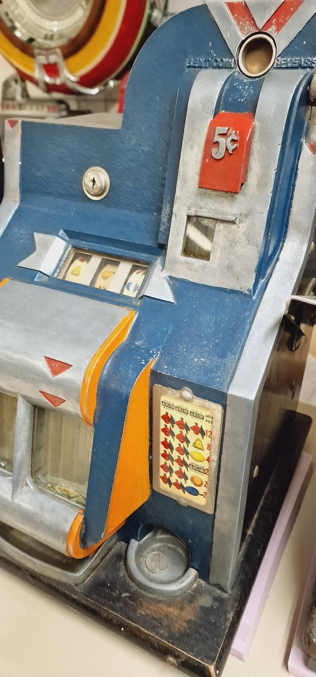 Slot Machine: MILLS slot machine – Usato da Geroldswil venduto da jukeman 1