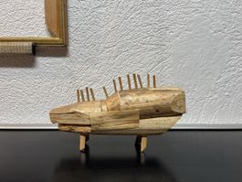 Art brut: animal en bois léger